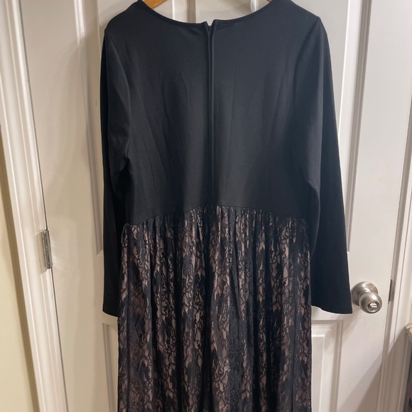 Liza Luxe Black and Pink Mixed Media Dress with Lace Bottom, Size 1X - Picture 9 of 10